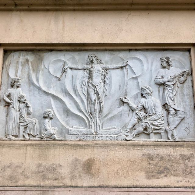 Ecole Ernest Renan, salle des fêtes, 1933, arch. J. Montariol, bas reliefs de Jean Druilhe