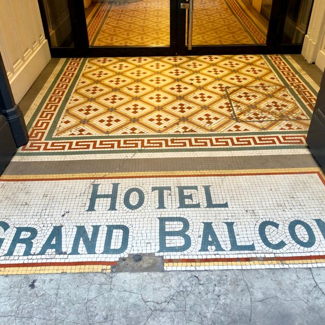 Hotel du Grand Balcon, rue Romiguière