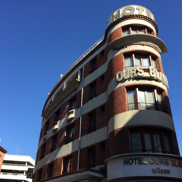 L'hôtel de l'Ours Blanc, rue d'Austerlitz, 1938, J. Valette
