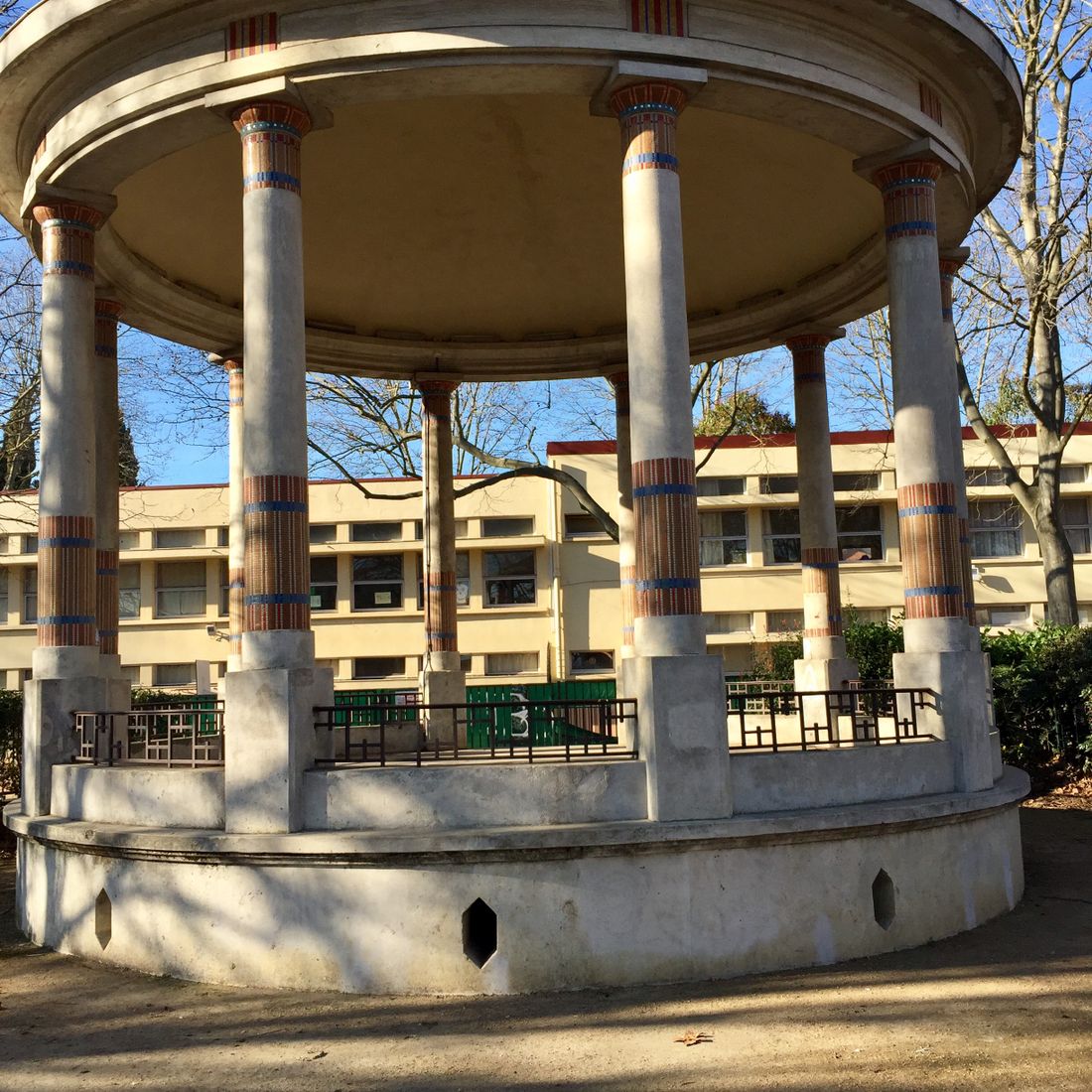 Kiosque place Pinel